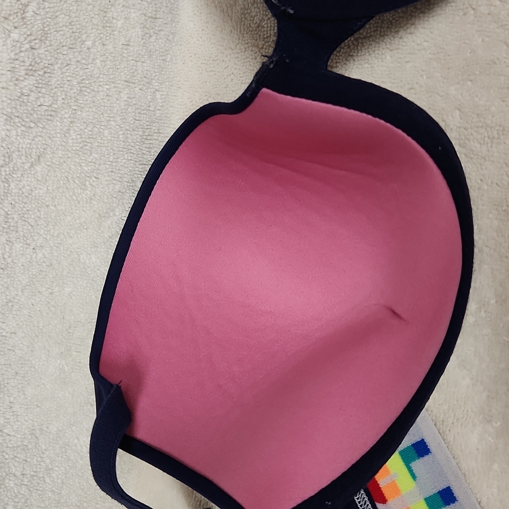Pink Victoria's Secret 32D Where Everywhere T-shirt - Picture 10 of 12